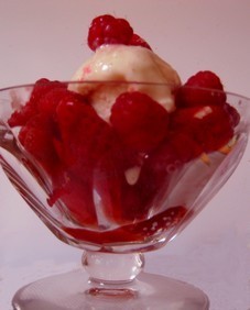 t-coupe_fraises_et_framboises_glace_fromage_blanc1.jpg