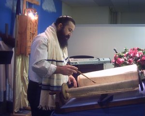 readingTorah.jpg