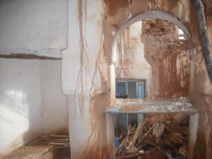 La synagogue d'Ighil n oughou en ruine après une pluie diluvienne.jpg