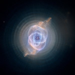 Nébuleuse de l'Œil de Chat par Hubble.jpg