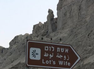 Pilier de sel dit 'Femme de Lot' sur le mont Sodome.jpg