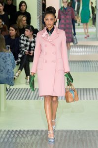 couleurs-tendances-hiver-2015-rose-poure-prada_5276439.jpg