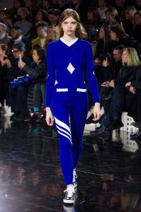 tendance-couleur-hiver-2016-bleu-electrique-courreges_5567121.jpg