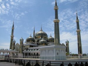 Malaysia_Cyristal_Mosque_in_Kuala_Terengganu.jpg