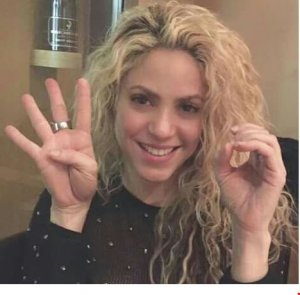 shakira4-0.JPG