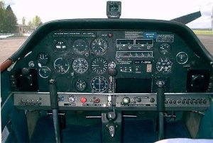 cockpit_DR221.jpg