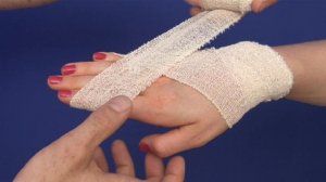 how-to-bandage-a-hand.WidePlayer.jpg