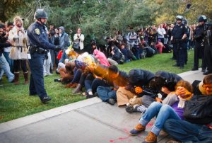 manifestants étudinants Californiens.jpg