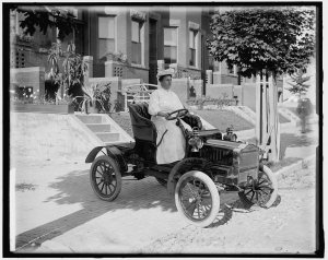 femme-volant-voiture-03.jpg