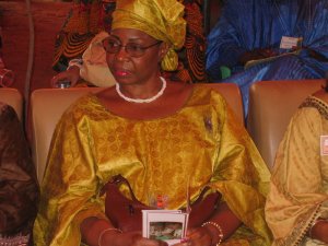 Mme_la_Ministre_Bah_Awa_Keita_une_femme_de_terrain_t.800.jpg