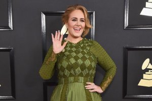 Adele-affiche-sa-taille-de-guepe-lors-d-une-after-party-des-Oscars.jpg