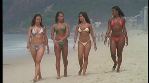 613612869-ipanema-latina-hispanique-bikini-plage-de-sable.jpg