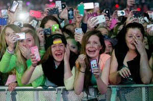 bieber-fans-650-compressed.jpg