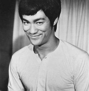 449px-Bruce_Lee_1973-449x459.jpg