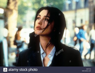 lappartement-1996-monica-bellucci-app-037-BKP7X4.jpg