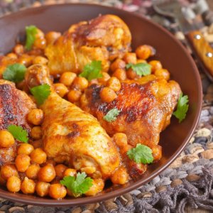 i88111-tajine-de-poulet-aux-pois-chiches-et-aux-epices.jpg