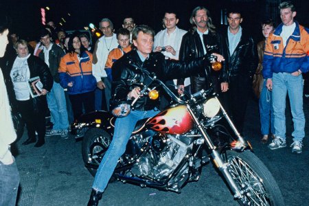 Johnny-Hallyday-lors-d-une-soiree-Harley-Davidson-a-Paris-FRANCE-18-06-19912.jpg