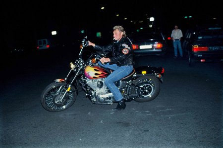 Johnny-Hallyday-lors-de-la-soiree-Harley-Davidson-Willie-G-Davidson-y-presente-la-Hog-Harley-D...jpg