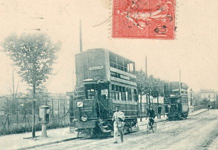 Paris-Recharge_d'un_tram_à_accumulateur_TPDS.jpg