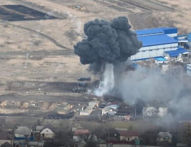 Russian supply convoy hit by artillery fire3.jpg