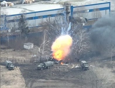 Russian supply convoy hit by artillery fire2.jpg