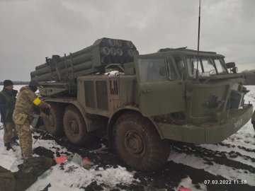 The Territorial Defense Forces captured a Russian T-80U tank and 9P140 Uragan MRLS.jpg