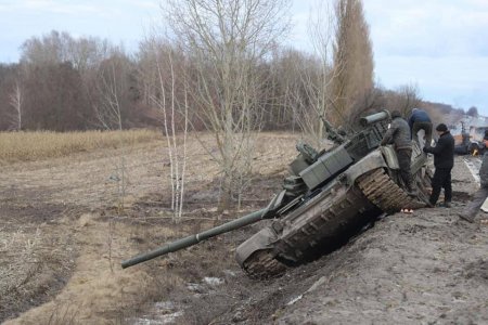 Destroyed Russian supply convoy in Chernigiv region (2).jpg