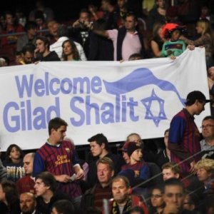 GiladShalitBarcelone-1-386x386.jpg