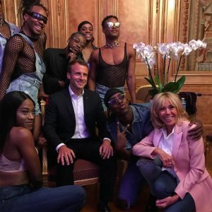 Le-Macron-et-les-danseurs-de-Kiddy-Smile.jpg