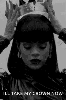 rihanna-crown.gif