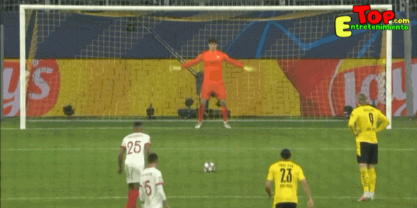 Erling-Haaland-Penalty-Goal-Champions-Yassine-Bounou-Bono-Dortmund-Sevilla.gif