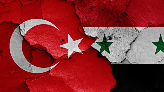 syria_turkey_flag_on_wall.jpg