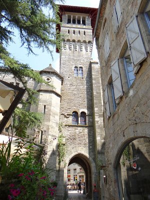 195793-saint-antonin-noble-val-ancien-hotel-ville-cote-rue-guilhem-peyre.jpg