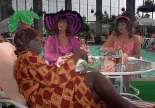 09_47_32_towongfoo-dragqueen.gif