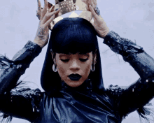 19_35_26_rihanna-crown.gif