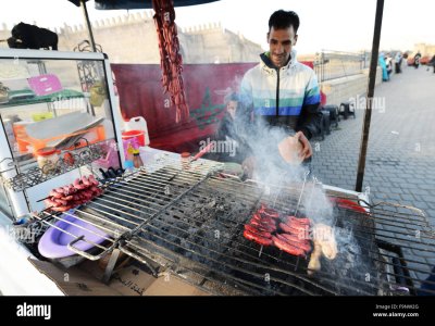 c-est-une-merguez-mouton-rouge-epicee-a-base-de-viande-ou-de-saucisse-fraiche-l-afrique-du-nor...jpg