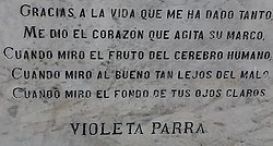 250px-Pza_San_Carlos_Ñuble_-_Gracias_a_la_Vida_-_Parra_Violeta_Placa.jpg