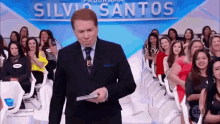 19_15_32_silvio_santos_host.gif