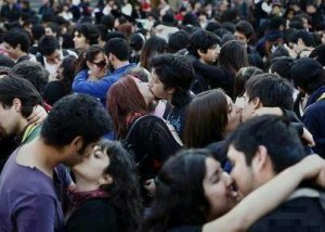 kiss-in- devant l'ambassade du Maroc à Paris..jpg