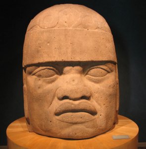 590px-20041229-Olmec_Head_%28Museo_Nacional_de_Antropolog%C3%ADa%29.jpg