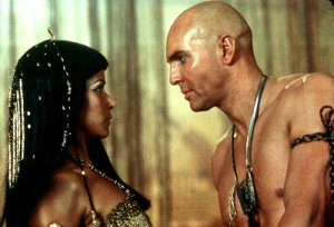 patricia_velasquez_arnold_vosloo_the_mummy_returns_001.jpg