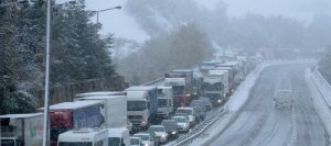 sur-l-autoroute-a47-le-20-novembre-2013-a-hauteur-de-saint-chamond-en-raison-de-la-neige_4532060.jpg