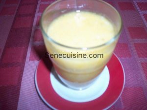 Smoothie-banane-ananas-lait-de-coco.jpg