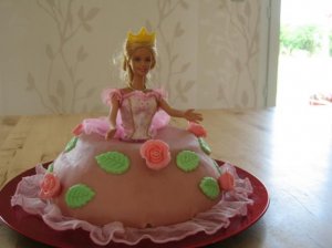 530 idées de Barbie cake  gateau poupee, gateau barbie, gateau